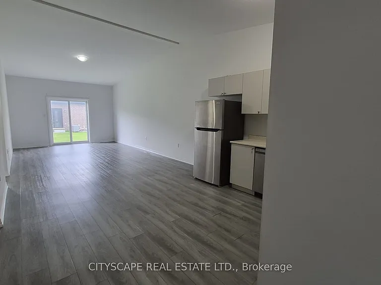 550 Grey St #28 — Photo 13