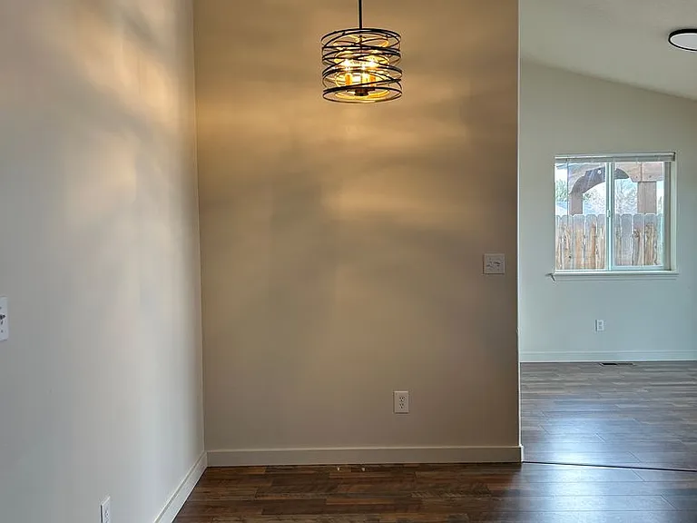 532 SE Ponderosa Dr — Photo 3