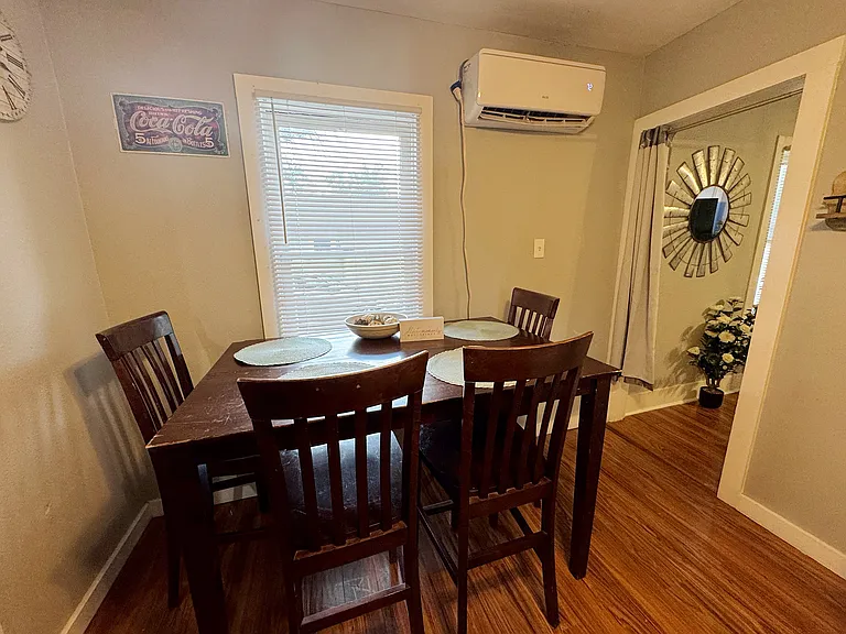 2015 Beaver Ln — Photo 2