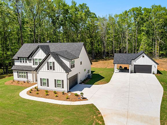 2nd image of 275 Bishop Rd