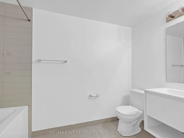 159 Wellesley St E #2006 — Photo 17