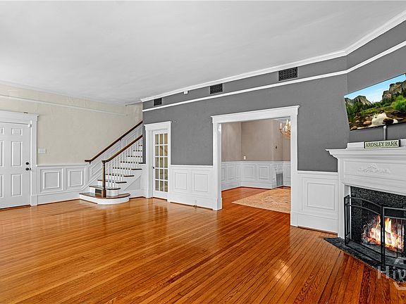 5th image of 202 E 49th Street