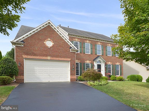 3rd image of 409 Glenbrook Dr
