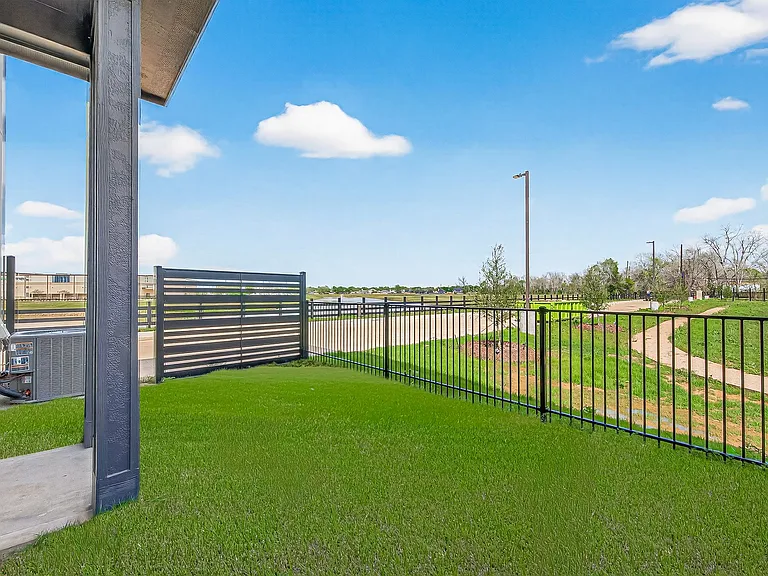 10719 Mason Rd — Photo 43