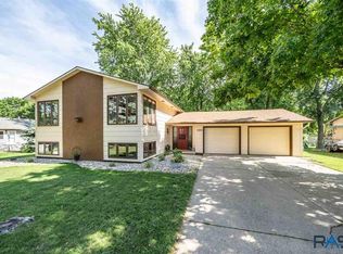 5205 W Arapahoe Cir, Sioux Falls, SD 57106