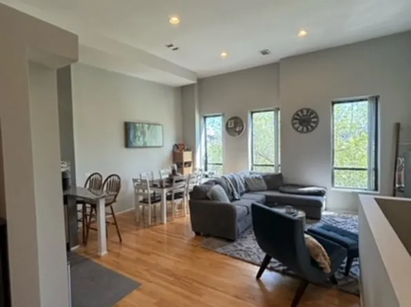 610 N May St APT 3, Chicago, IL 60642
