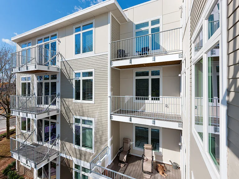 7 Cameron Apartments — Photo 10