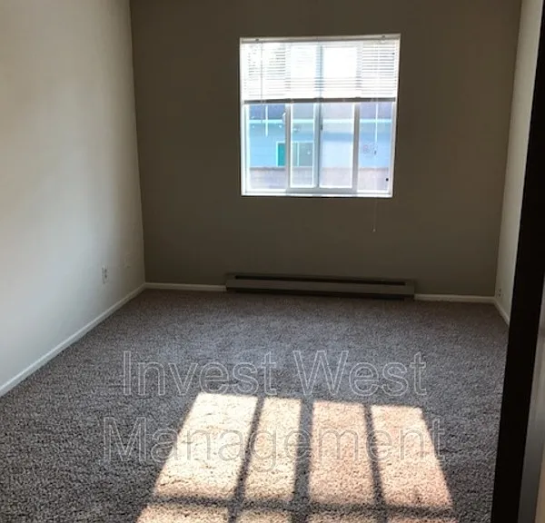 1944 Hudson St #11 — Photo 7