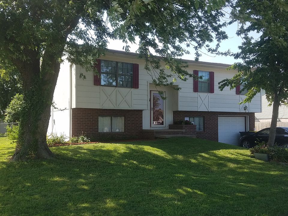 1st image of 806 N 15th Ter