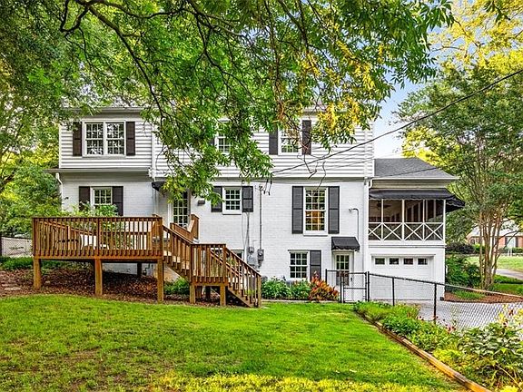 2nd image of 809 Hillcrest Dr