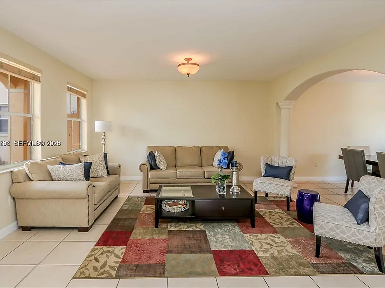 4612 NW 94th Ct — Photo 5