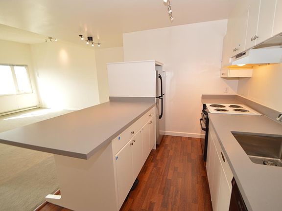 2nd image of 1001 Pine St Unit 1406