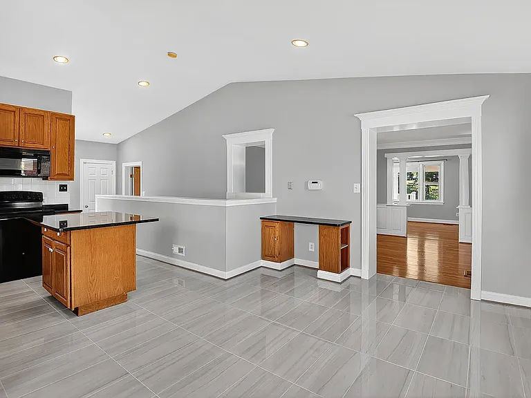 6009 Pratt St — Photo 11