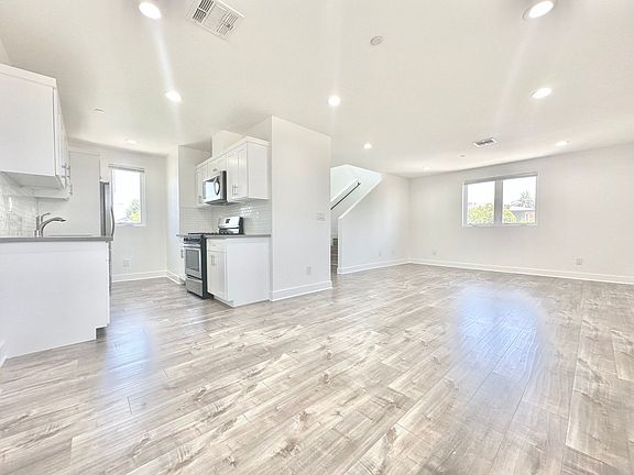 5th image of 1013 N Oxford Ave #1013