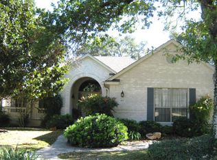 402 Red Bird Ln, Fredericksburg, TX 78624