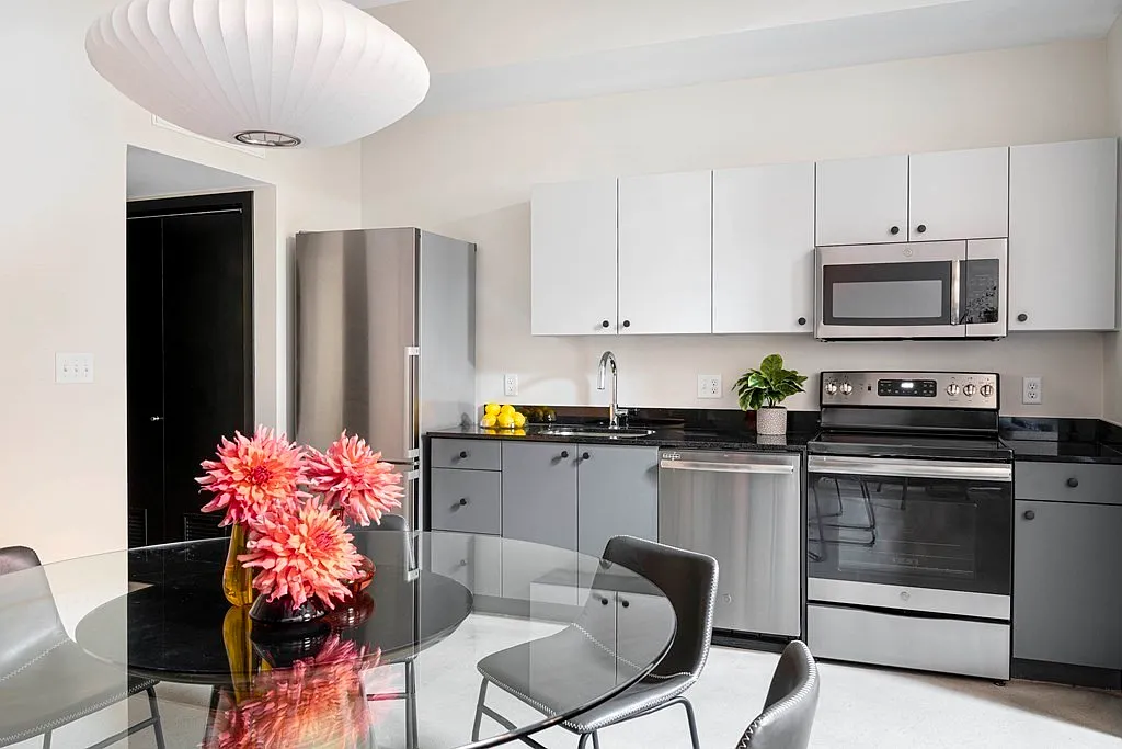 1 bed, 1.0 bath, 844 sqft, $3,200 — Photo 3