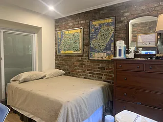 Rented by R New York