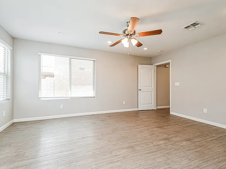 3825 E Frances Ln — Photo 8