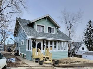 204 8th Ave NW, Mandan, ND 58554