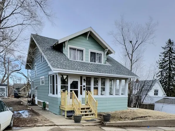 204 8th Ave NW, Mandan, ND 58554