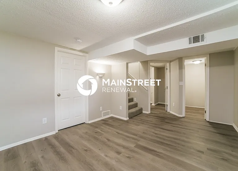 102 N Charlotte St — Photo 10