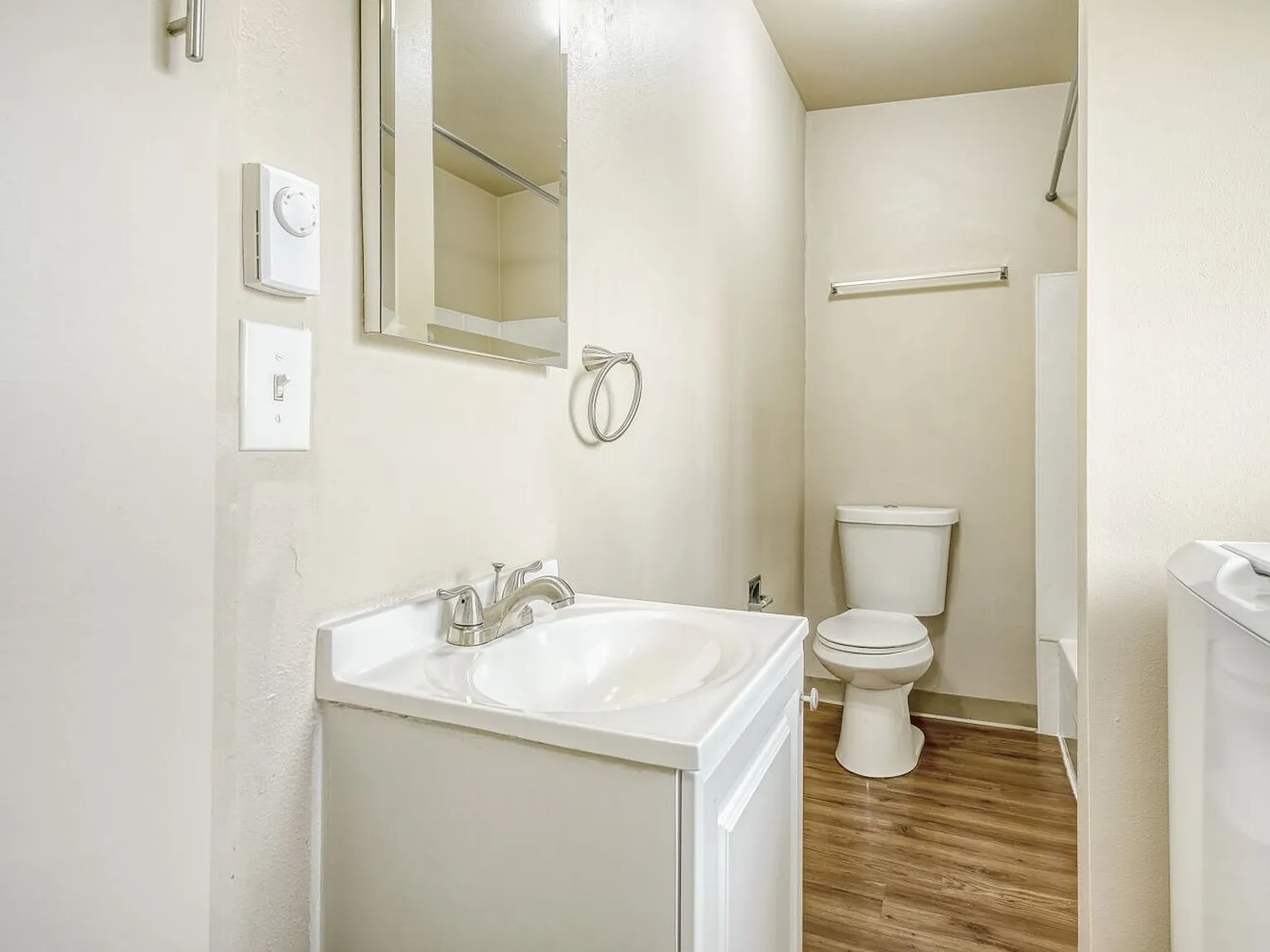 639 Kent — Photo 4