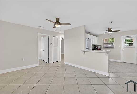 5th image of 1209 Avenue I APT B