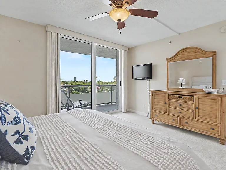 3554 Ocean Dr #302S — Photo 16