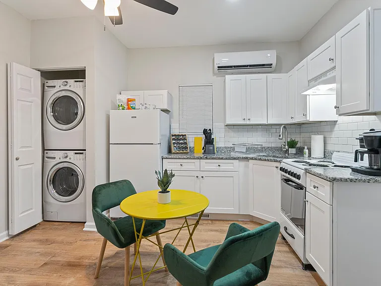 987 Dimmock St SW #3 — Photo 4