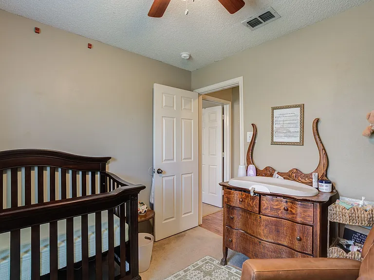 505 N Iola Ave — Photo 11