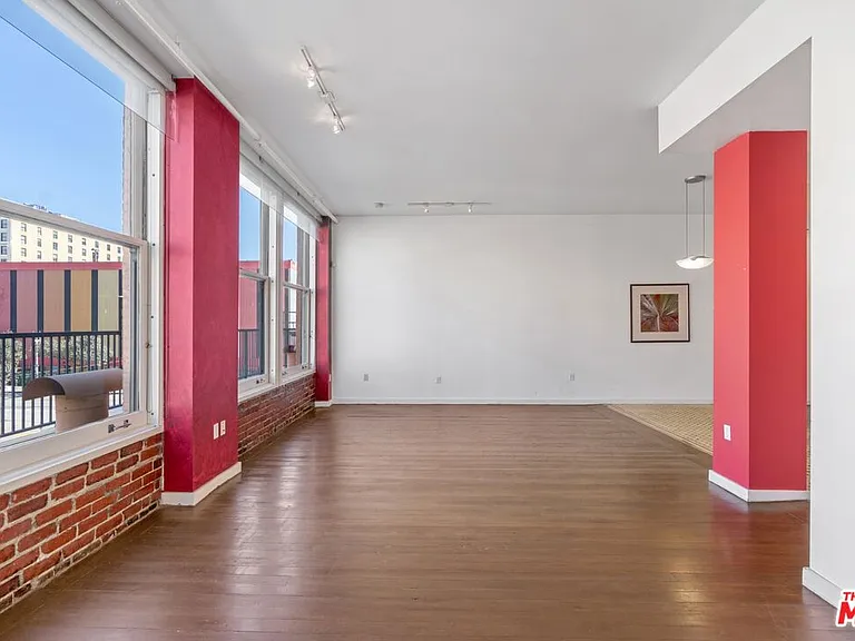 257 S Spring St #2B — Photo 5