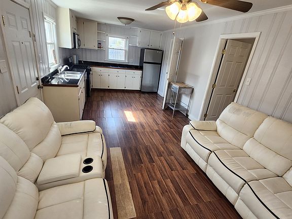 Kitchen/ Living Room Area