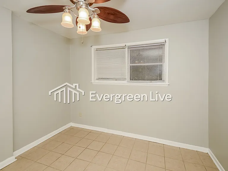 237 Russet Woods Dr — Photo 5