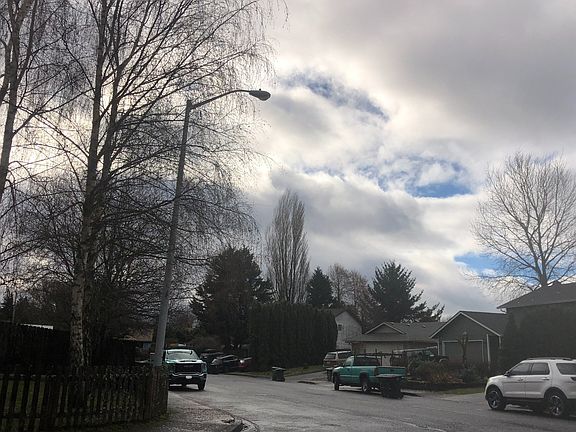 4th image of 250 Larch St
