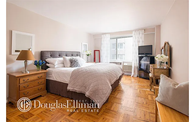 Sold by Douglas Elliman | media 14