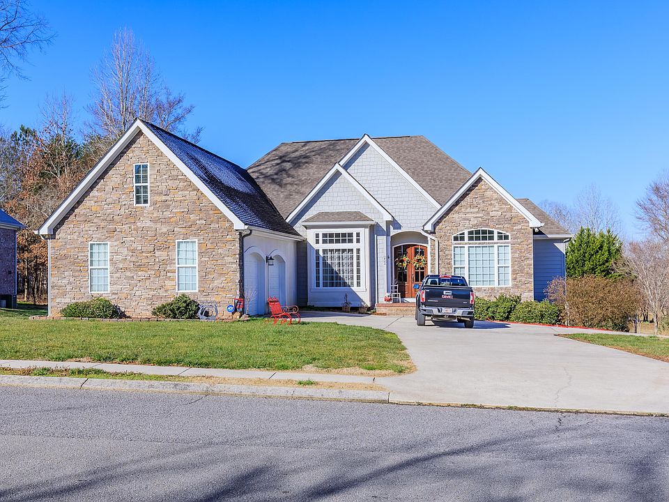 2nd image of 252 Winding Ridge Rd