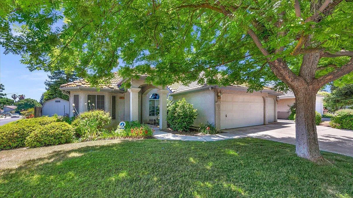3657 W Sample Ave photo 1