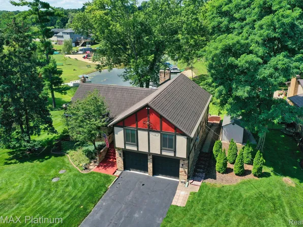 5043 Pinetum Trl, Brighton, MI 48114