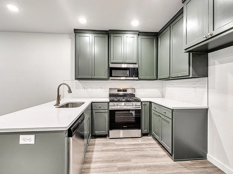616 W 2nd St #100 — Photo 16
