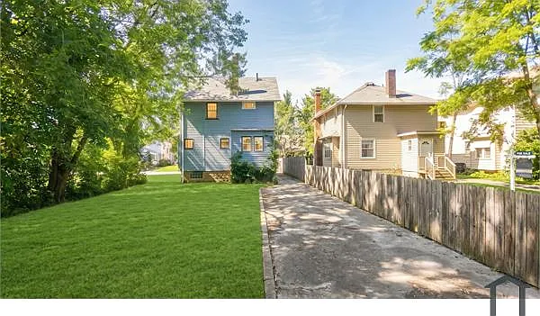 1055 W 12th St — Photo 11