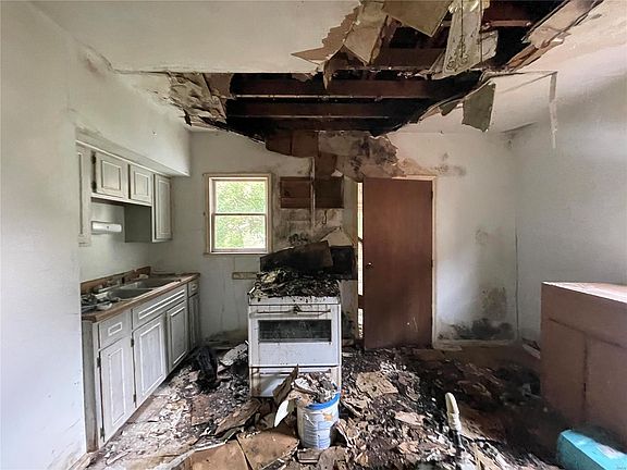 4th image of 4629 Tyrolean Ave