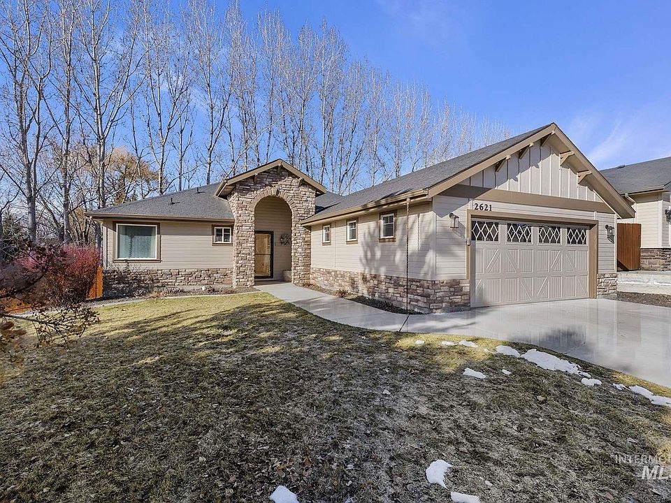 1st image of 2621 Skyview Dr