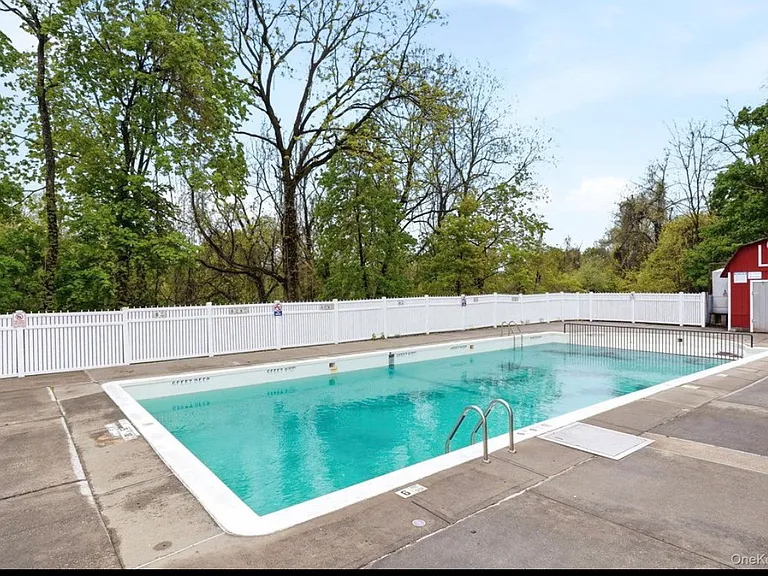 1879 Crompond Rd #E14 — Photo 10