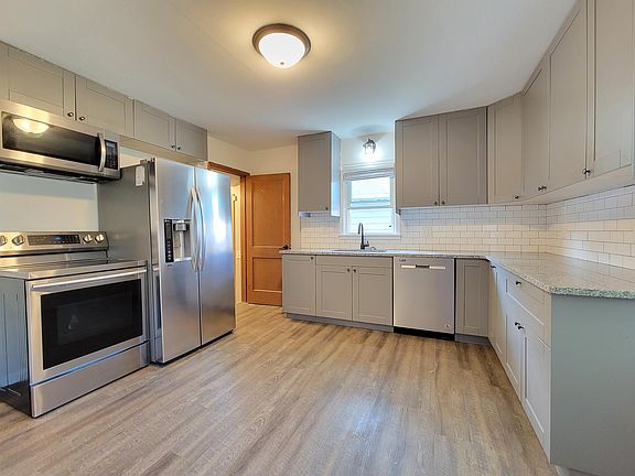 5th image of 1111 1st Ave SE