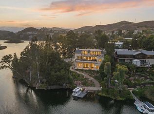 2112 Trentham Rd, Thousand Oaks, CA 91361