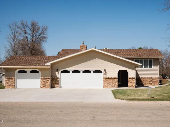 1813 4th St NE, Jamestown, ND 58401