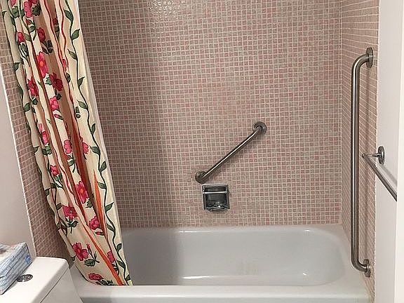 4th image of 168 Northampton St #I