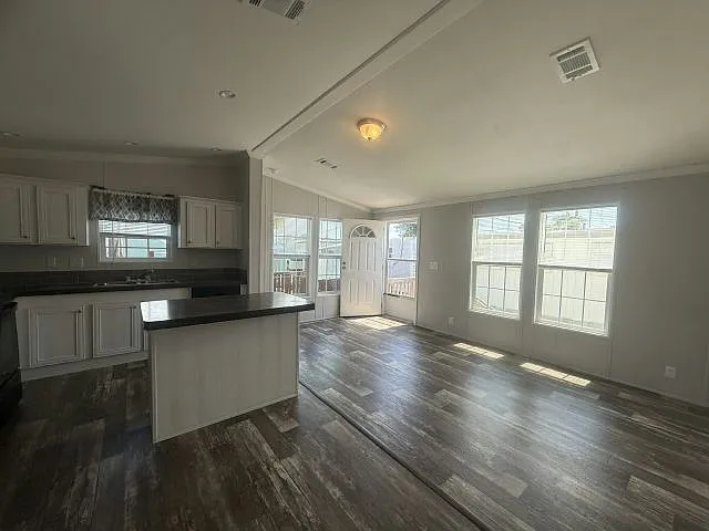 4125 Park St N #111 — Photo 5