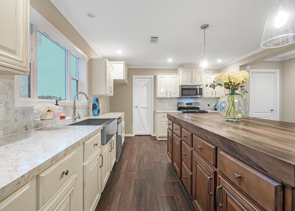 Farm Style Kitchen with FarmHouse Style Sink. Lots of cabinets for all your holiday pots, pans and dishes.