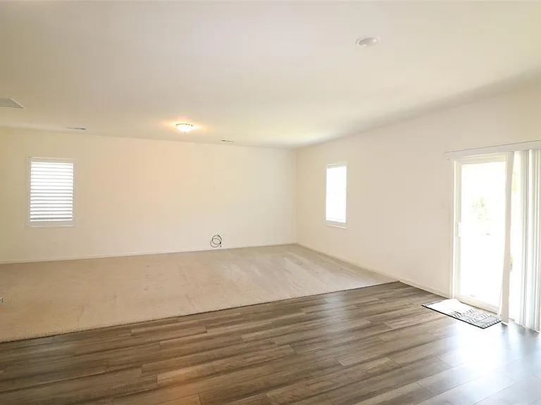 736 Richmond Dr — Photo 4